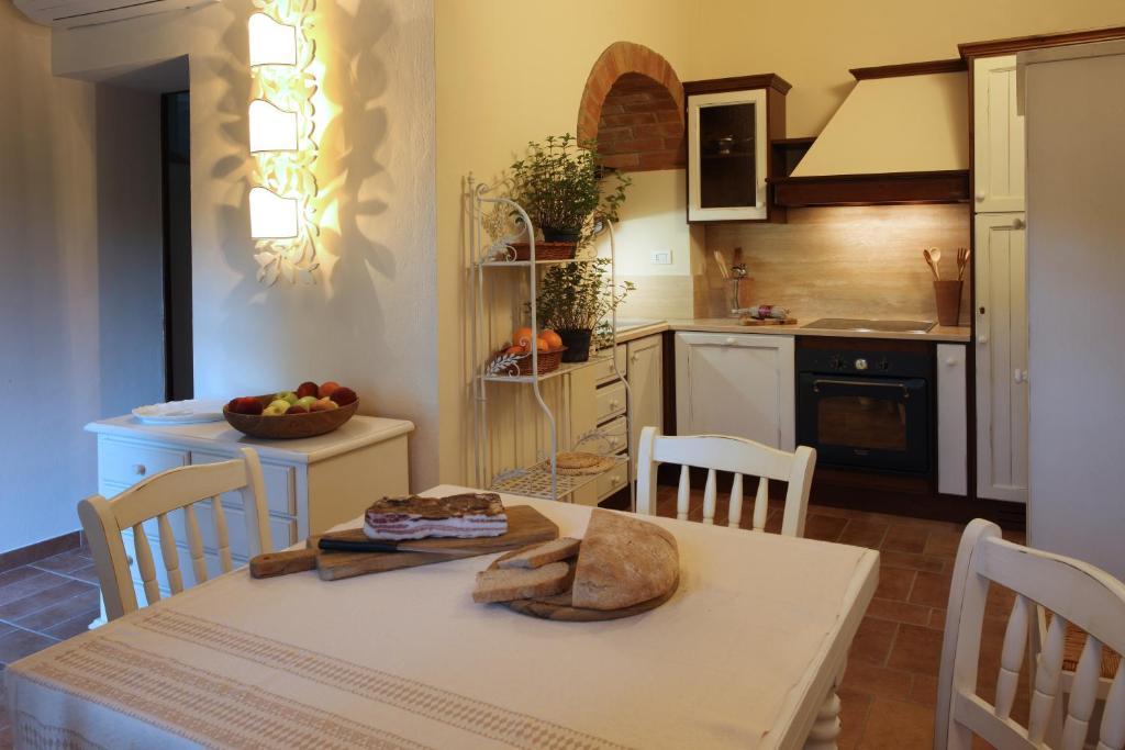 Borgo San Benedetto Guest House Montaione Luaran gambar